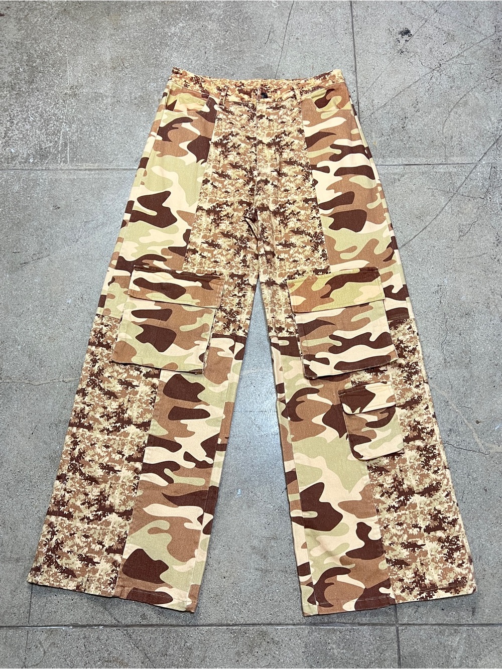 💚 3938. Beige Sage Camo Cargo Denim Pants